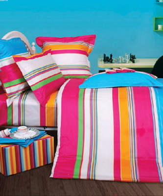 布艺窗饰与银洁床品 打造舒适家居的精致选择